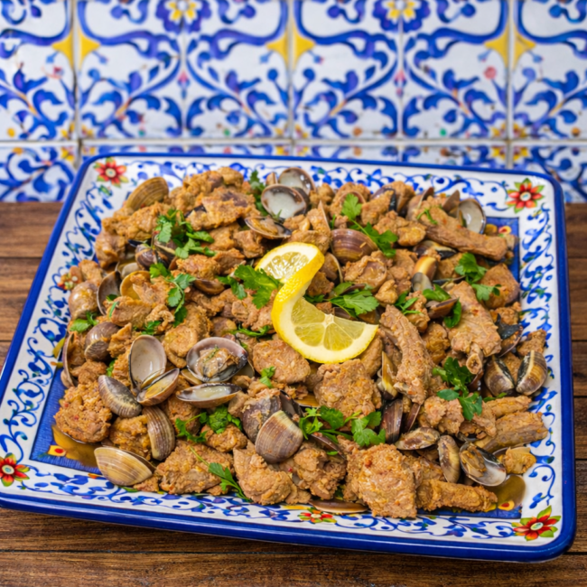 Carne à Alentejana com batata e salada