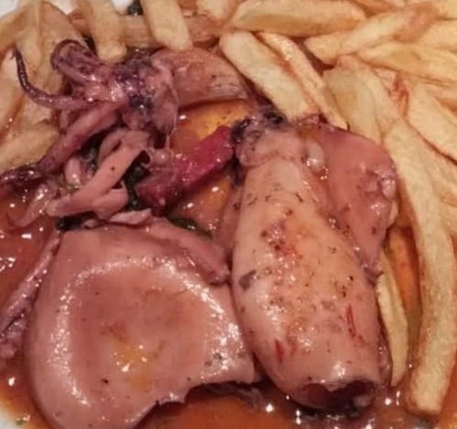 Lulas à Portuguèsa com batata frita